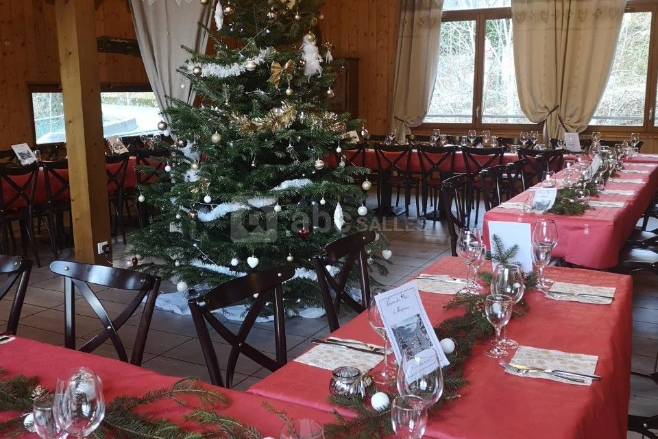 Salle de restaurant repas des anciens noêl