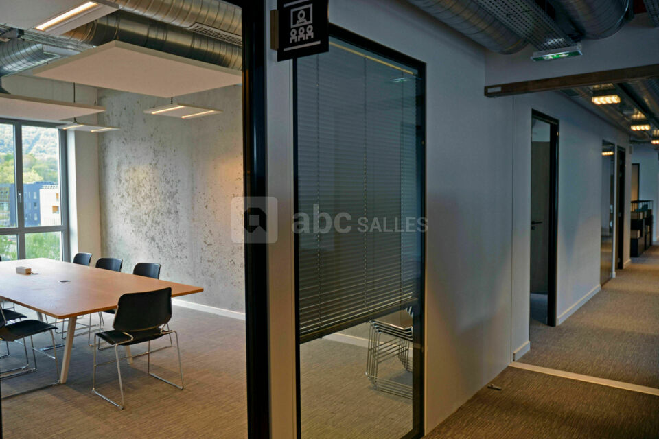 Salle 10/12 personnes
