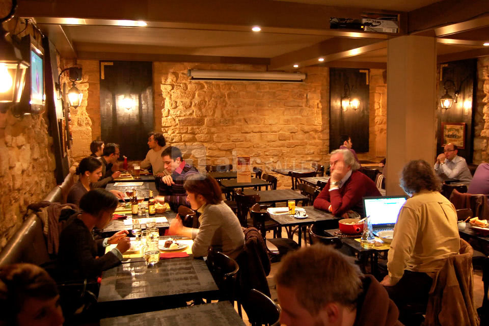 Hall's Beer Tavern