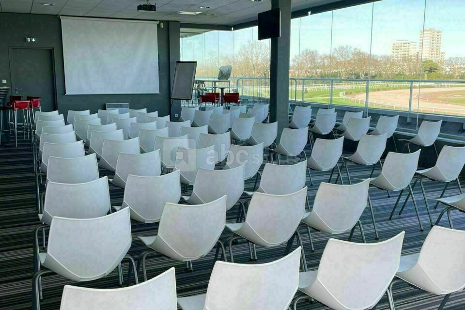 Salon des propriétaires en théatre