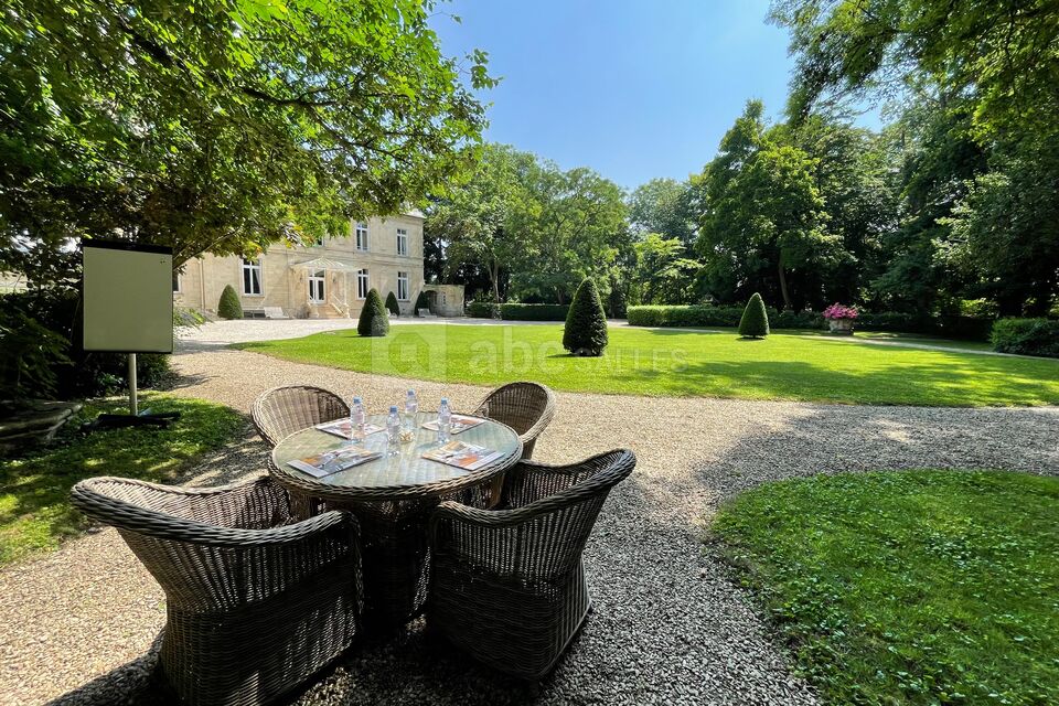 Réunion dans le parc du Château