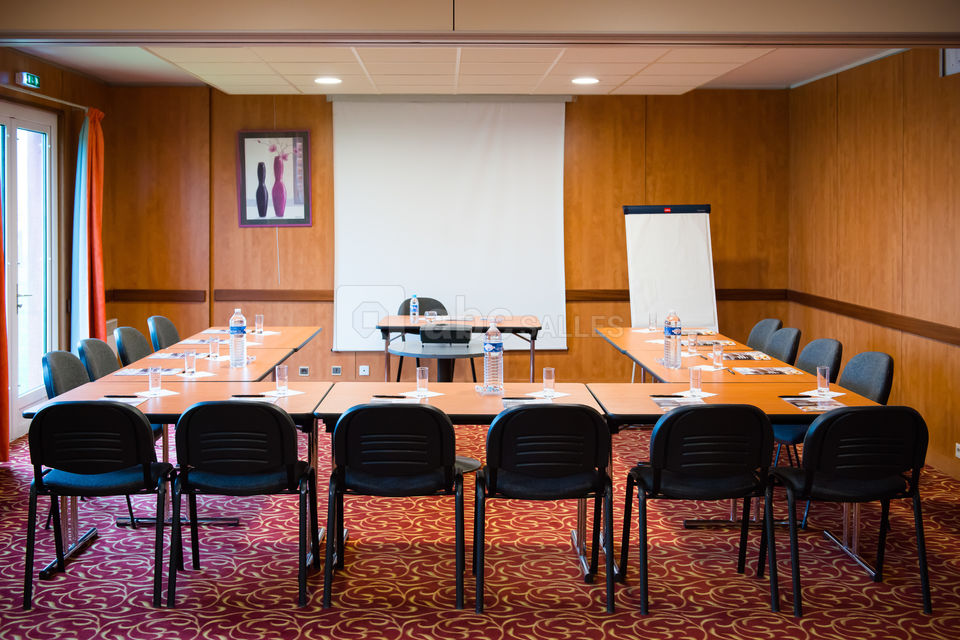 Salle de séminaire en U