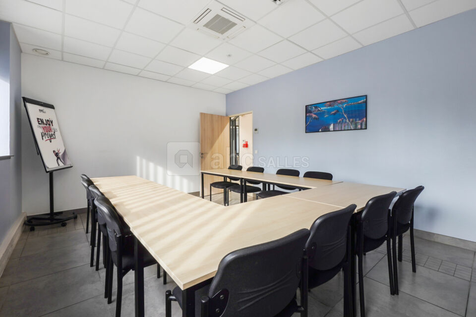 Salle S002 (12 personnes)