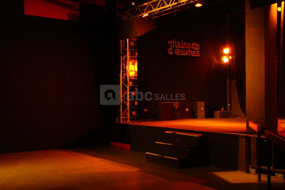 Salle de concert de mains d'oeuvres