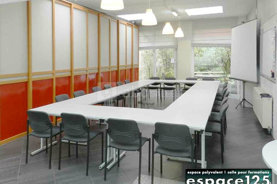 Espace125  |  Tables en Carré  |  20 personnes