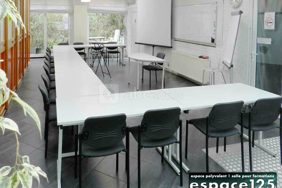 Espace125  |  Tables en U  |  16 personnes