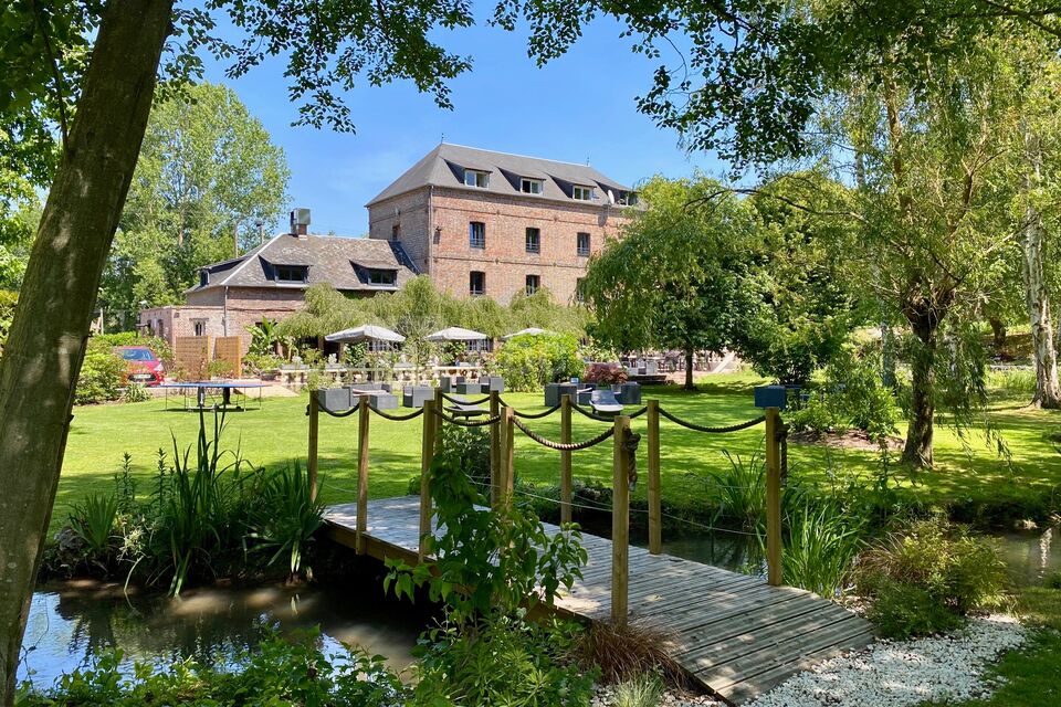 Le Moulin Fouret, Son parc traversé par la rivière Charentonne