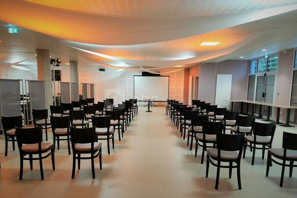 Salon Groupama - Style Théatre sur la moitié de la salle