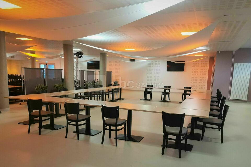 Salon Groupama - Style conférence / en U sur la moitié de la salle