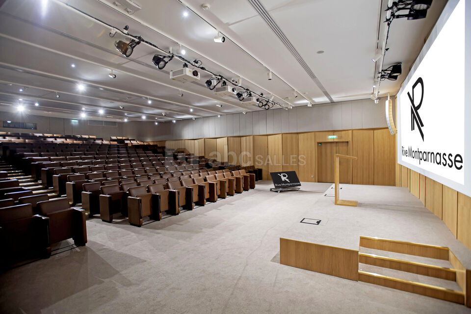 Auditorium de 254 places avec fauteuils-tablette