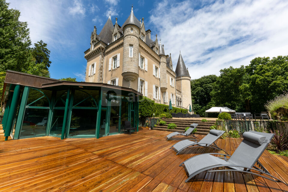 Façade sud avec terrasse piscine