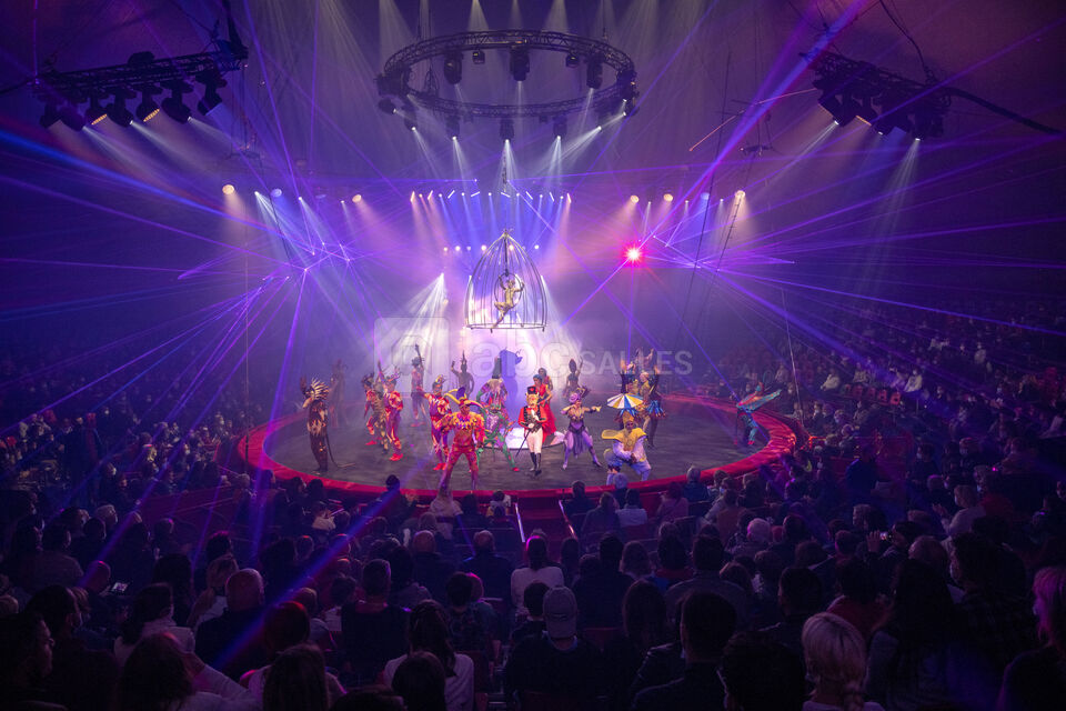 Spectacle