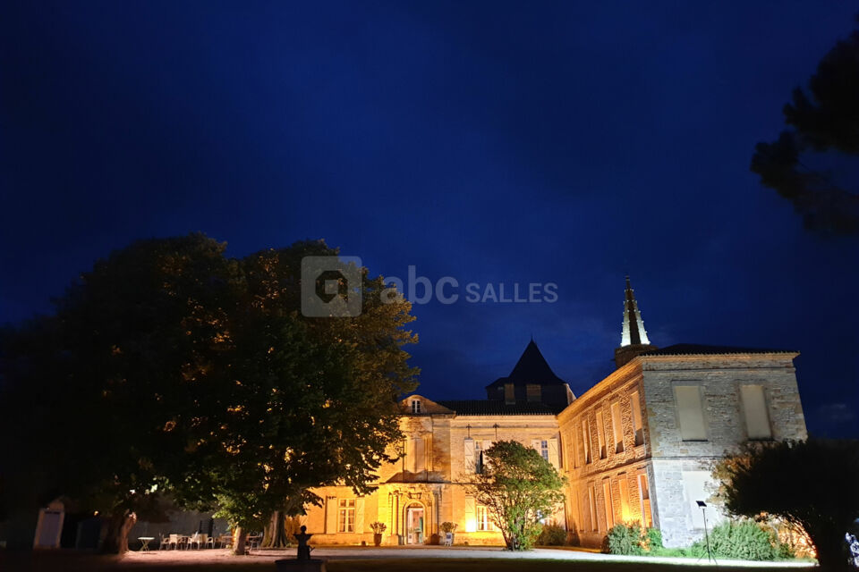 Atmosphère hors du temps pour vos soirées de gala et lancements de produits.