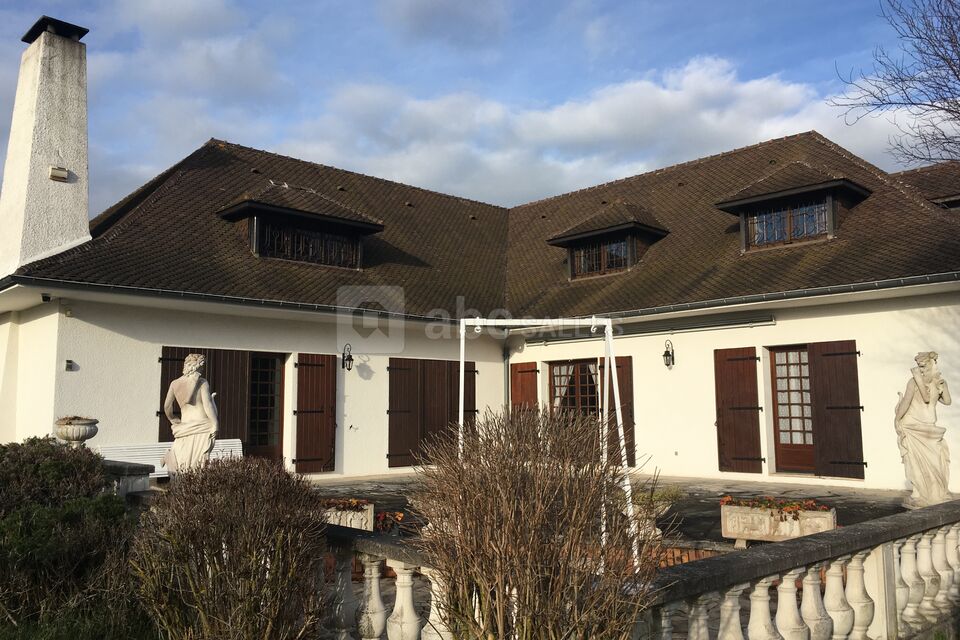 Maison Atypique de Caractére