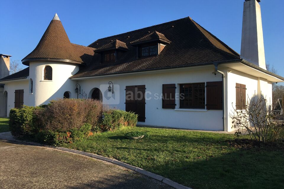 Maison Atypique de Caractére