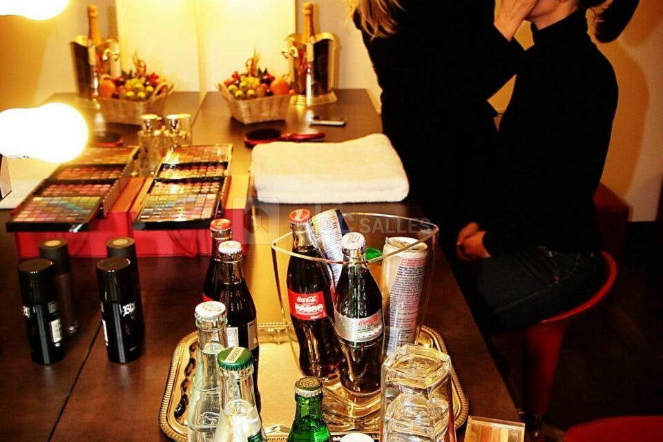 Loges service réservé aux artistes ou mariées.