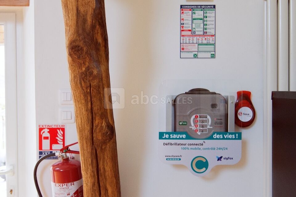 SALLE N°1 EXTINCTEUR , DEFIBRILATEUR