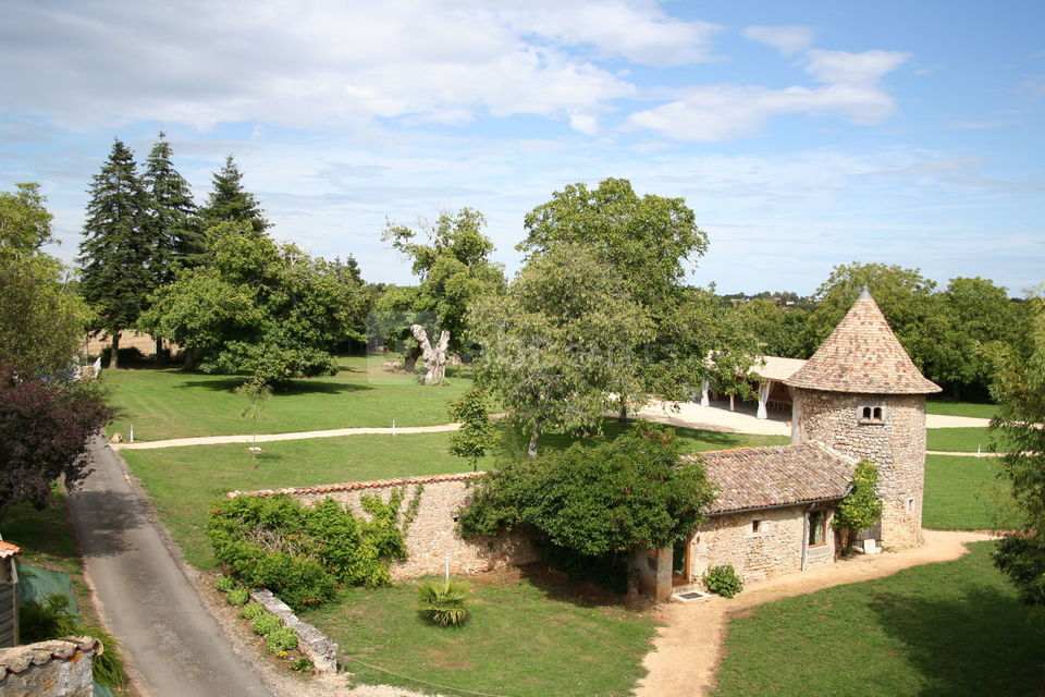 Entrée et pigeon haut