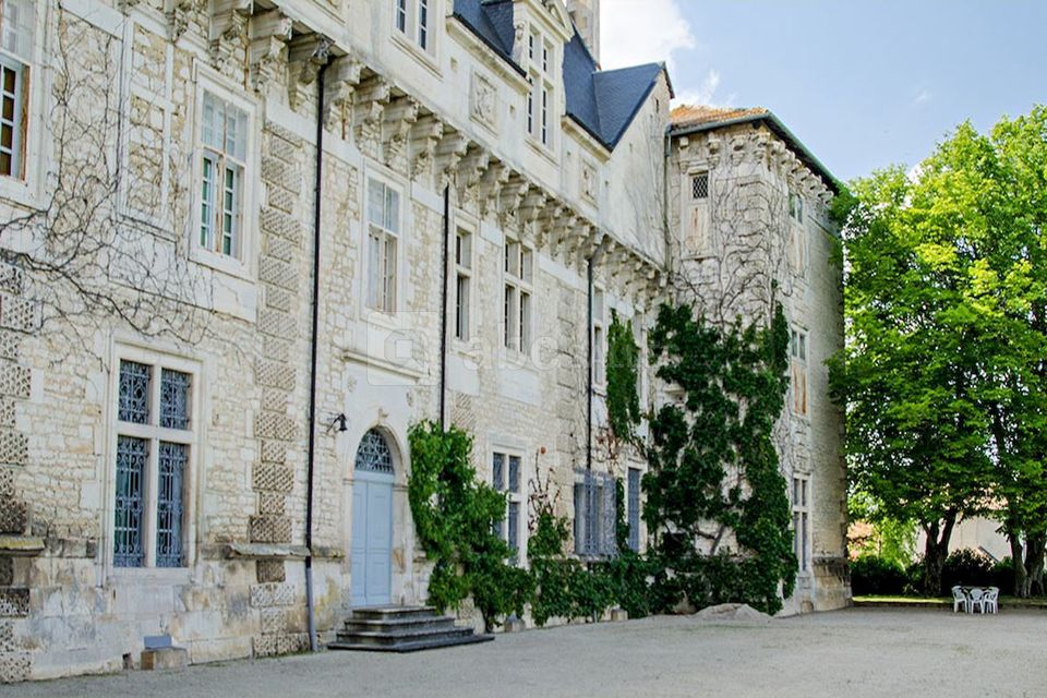 Château de Montbras