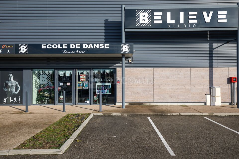 Plus de 150 place de Parking