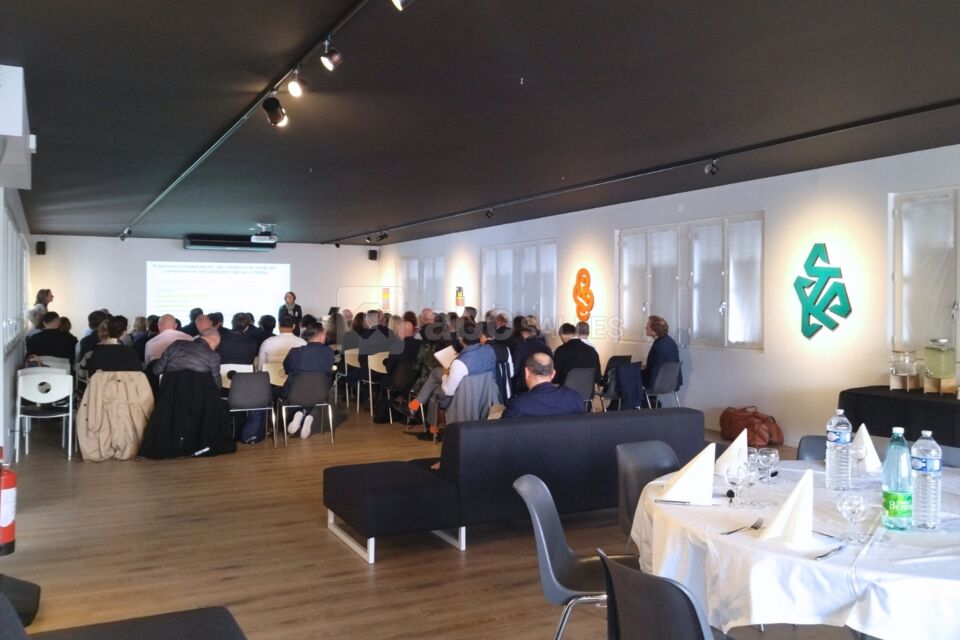 Réunion avec 50 collaborateurs suivie d'un dîner dans les deux espaces du 1er étage