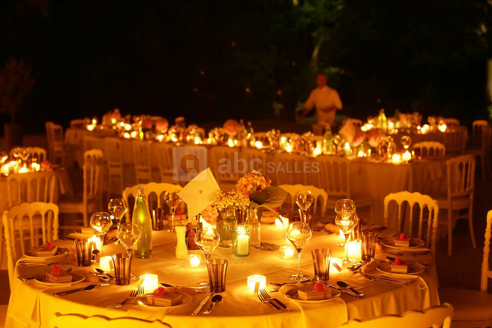 Diner d'un soir dans le parc du château des Barrenques
