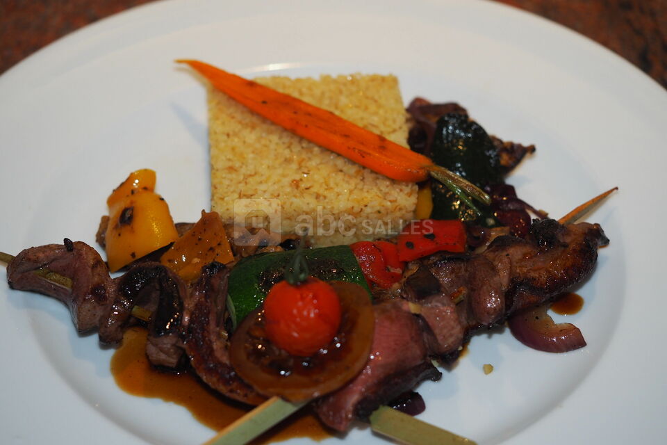 Brochette de Magret de Canard sauce Citron Confit Gingembre, Boulgour et Légumes Grillés