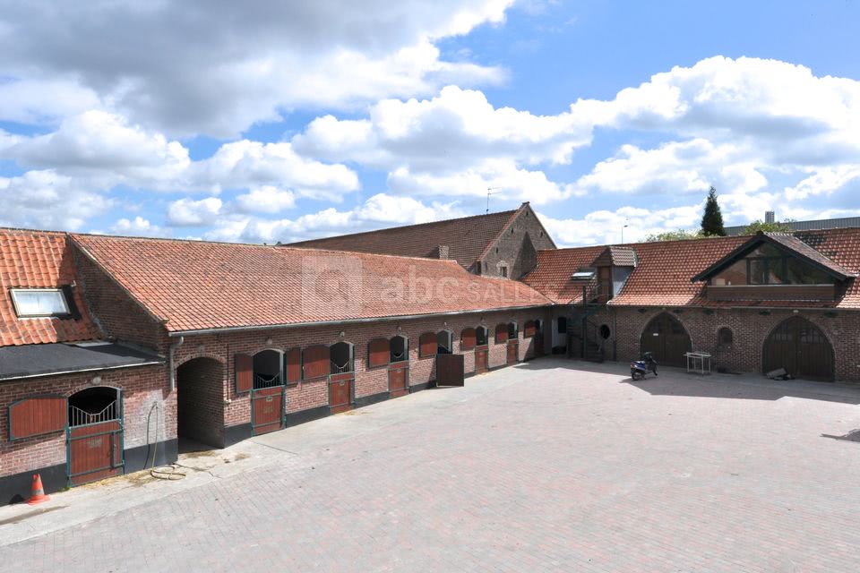 Cour extérieur "les écuries"