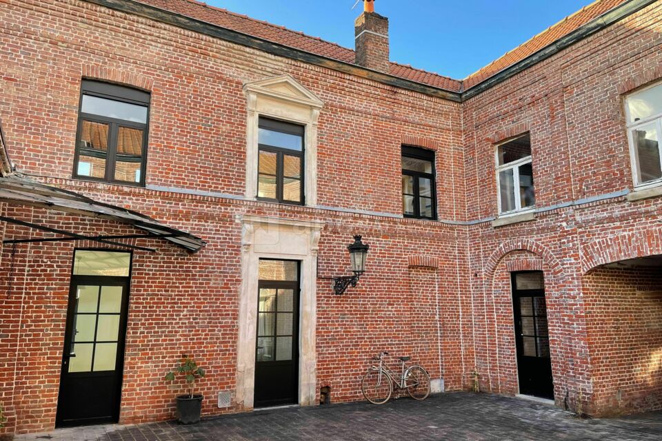 Cour carrée maison