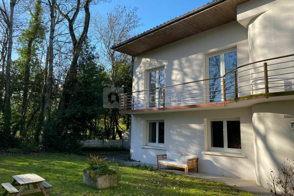 Villa Rochelaise au C Ur du Lafond