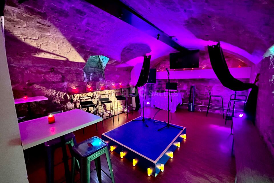 Notre Cave avec sa salle de spectacle, Karaoké, Formation, Soirées dansantes pour les petits comme pour les grands !