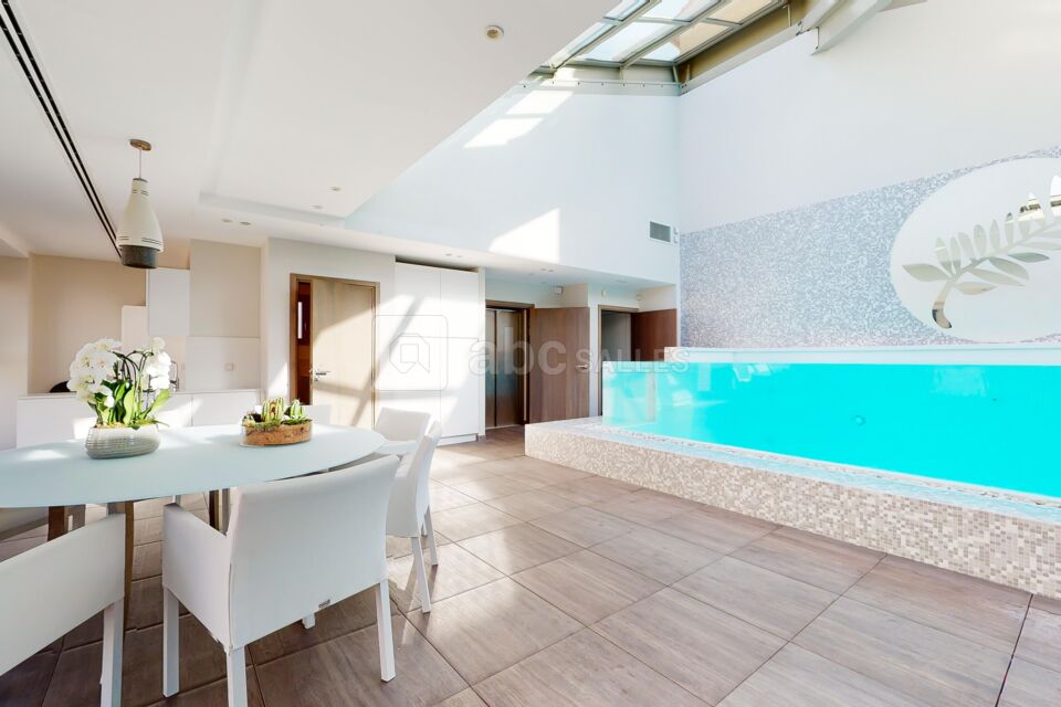 The Pool House Cannes