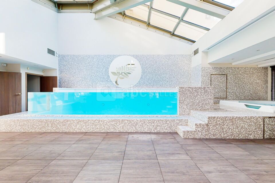 The Pool House Cannes