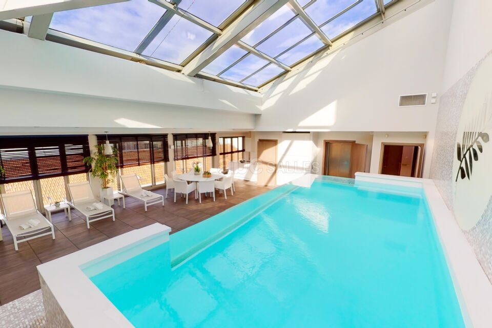 The Pool House Cannes