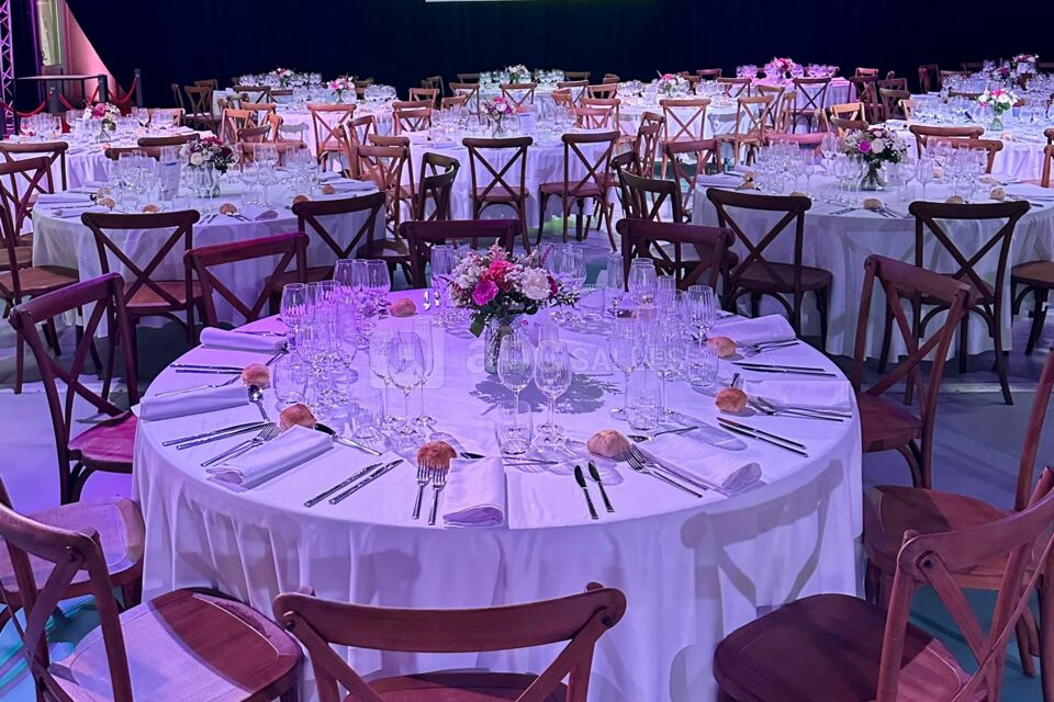 Repas assis au Hall VIP