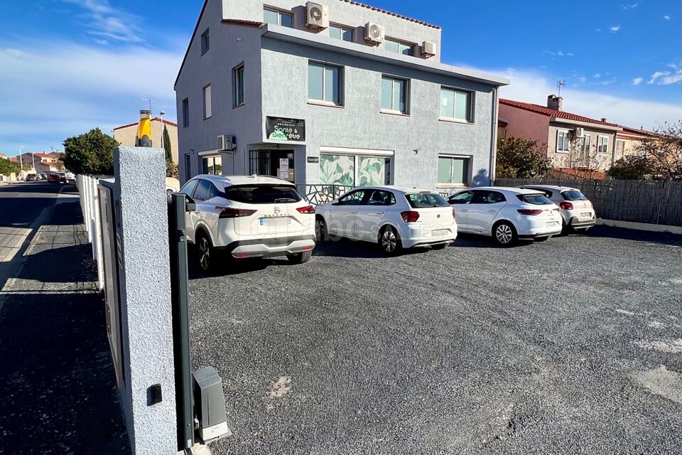 Bâtiment entrée parking