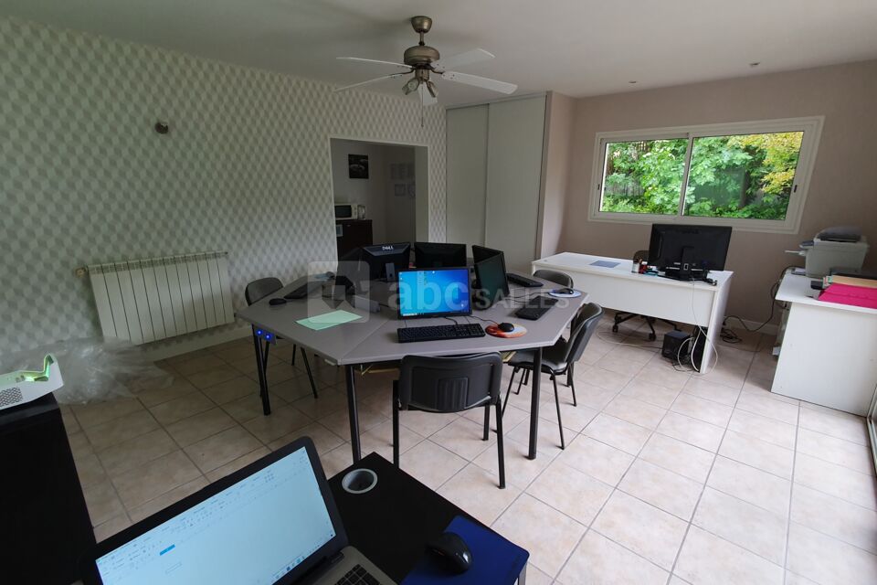 Salle informatique vue 1
