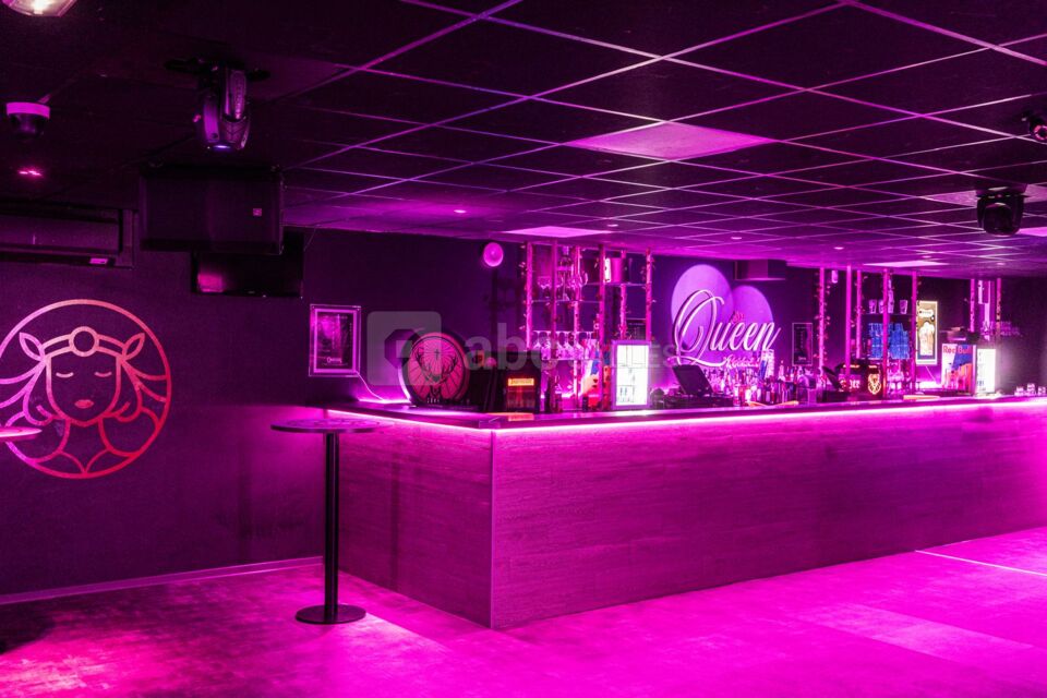 Queen Residential Club