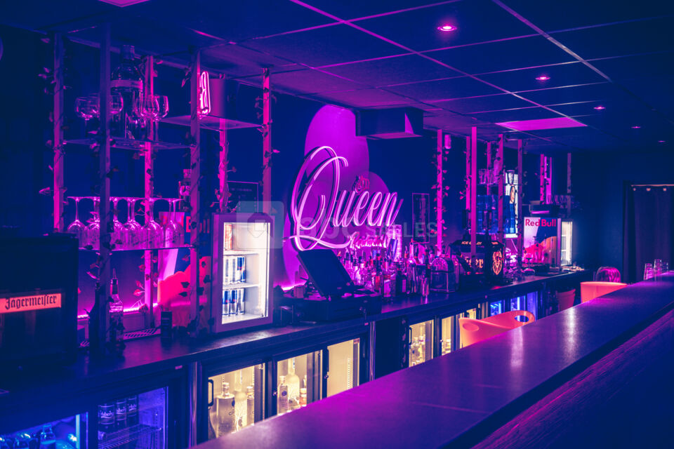 Queen Residential Club