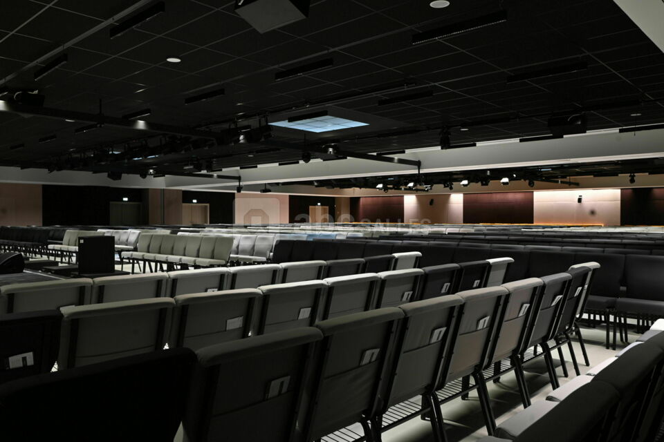 La Mega Place