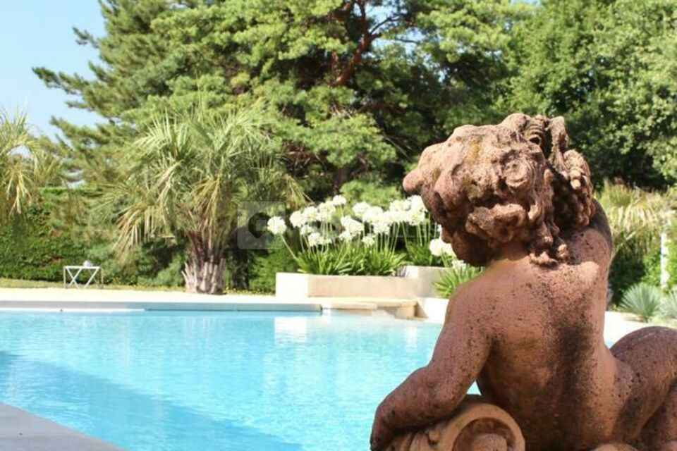 Notre piscine à débordement chauffée quelle que soit la température extérieure.