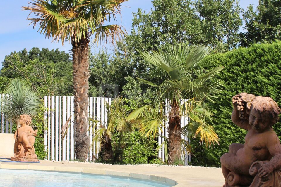 Notre piscine à débordement chauffée quelle que soit la température extérieure.