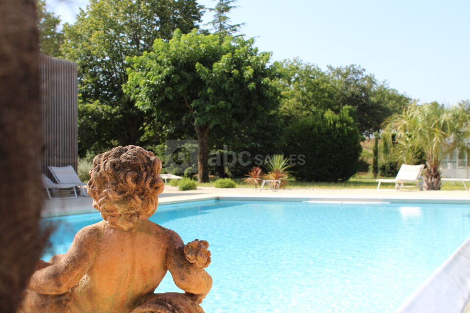 Notre piscine à débordement chauffée quelle que soit la température extérieure.