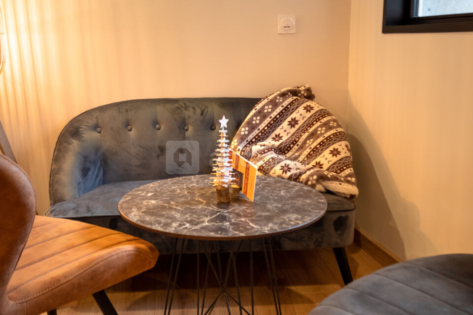 Coin cosy