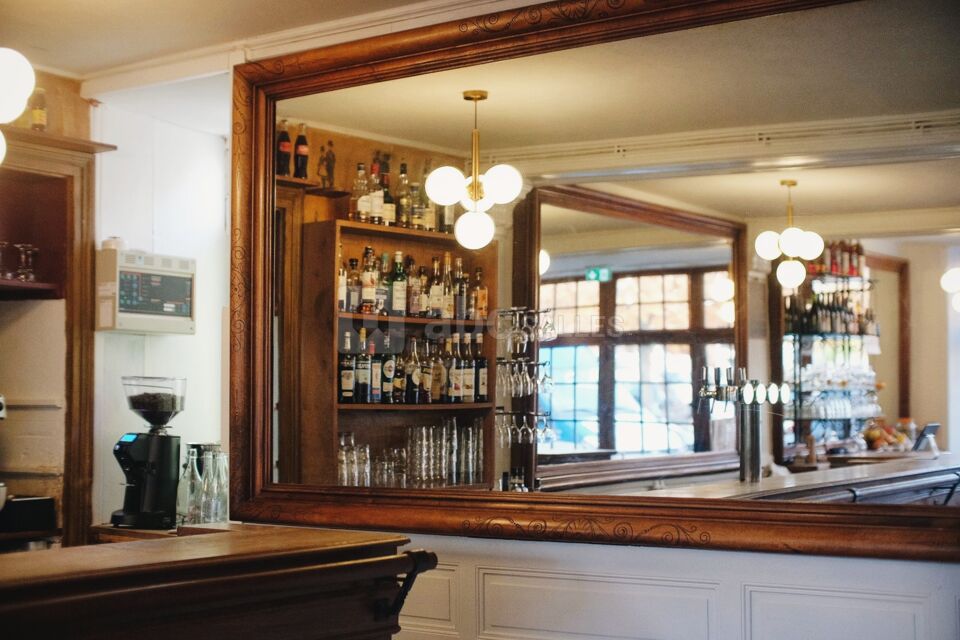 Fond de la salle de bar