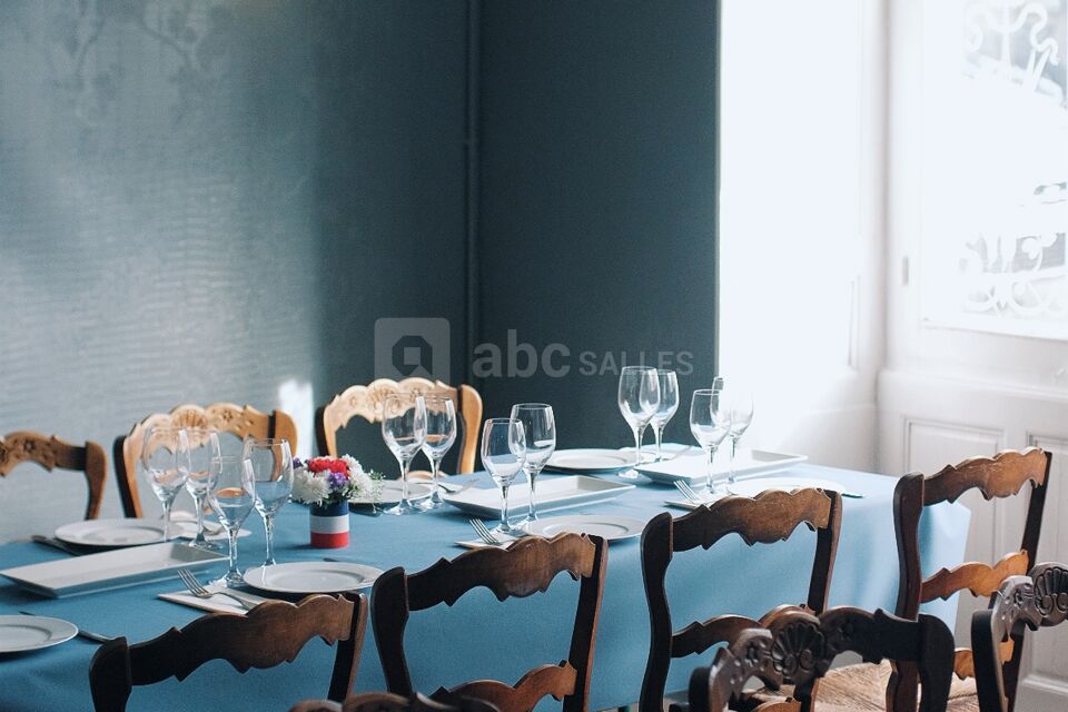 Table banquet côté fenêtre