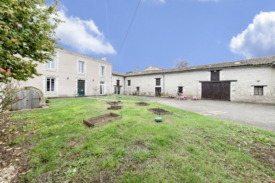 Cour avant
