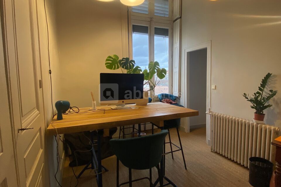 LE37B