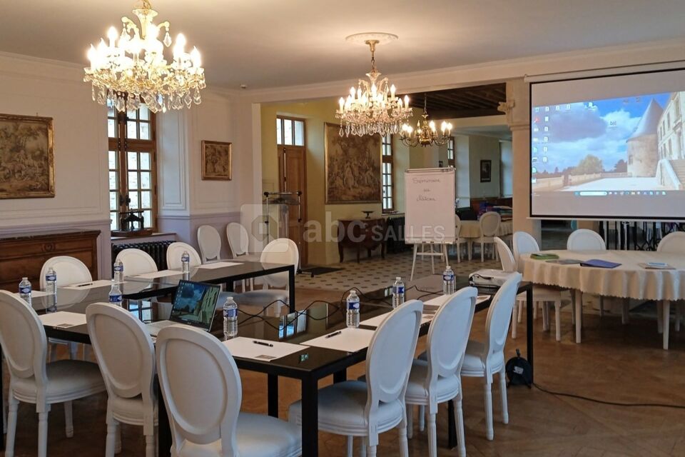 Salle sans la paroi qui sépare de l'espace restauration