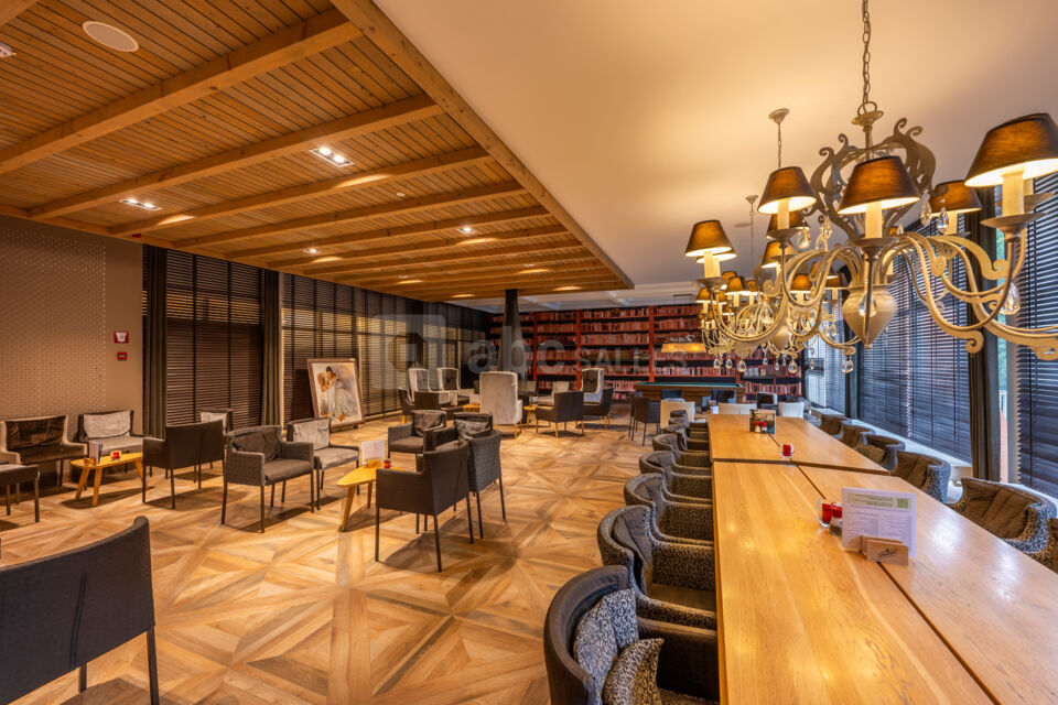 Brasserie Dine & Lounge Foyer